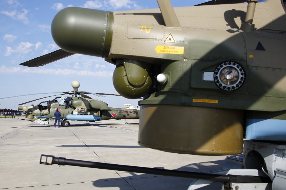 Российские боевые вертолеты в ходе спецоперации и наносят удары, и прикрывают наземные подразделения. / Владимир Аносов