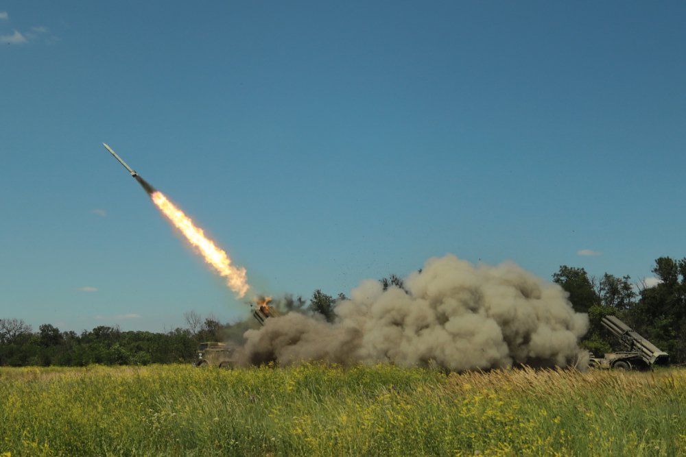 Снаряды "Урагана" могут пролететь до 35 километров. / Александр Степанов