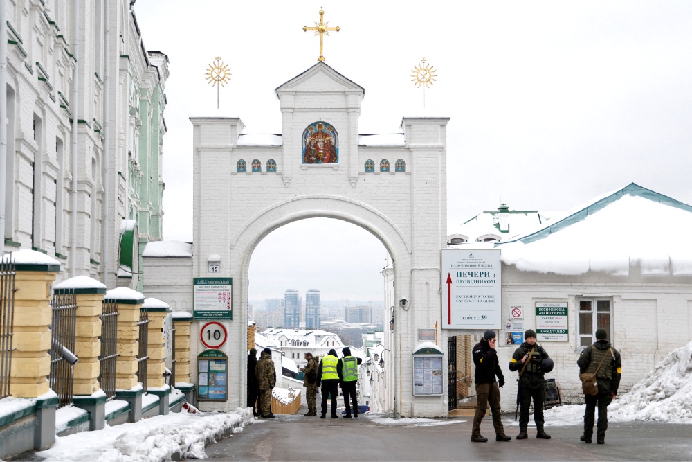 Украинской православной церкви отказали в аренде двух главных храмов Киево-Печерской лавры. / Reuters
