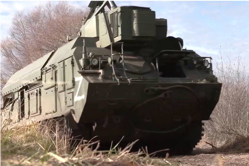 Комплекс "Зоопарк" размещен на многоцелевом бронированном тягаче МТ-ЛБу. Экипаж состоит из трех человек. / Министерство обороны РФ