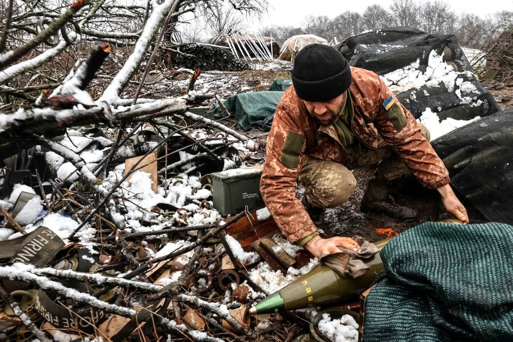 НАТО решило постепенно менять на Украине артиллерийские орудия советского производства на западные.  / Reuters