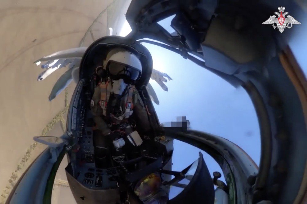 Наша авиация, ракетные войска и артиллерия в течение суток поразили пункты управления ВСУ в Днепропетровской области, на территории Донецкой Народной Республики и в Запорожье.  / Министерство обороны РФ