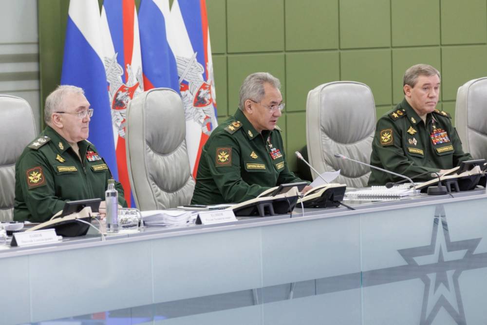 Шойгу сообщил, что общая протяженность восстановленных железнодорожных участков - 1200 км. / mil.ru