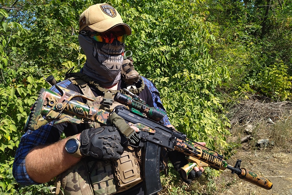 Всю свою жизнь Люкс посвятил военному делу и с первых дней СВО сражается с украинскими боевиками..