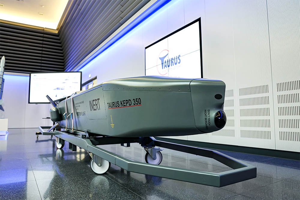 Если верить словам Фридриха Мерца, все ограничения на удары по России теперь сняты и ракеты Taurus будут поставлены на Украину.