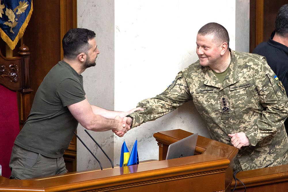 Поза выдает: и кто из них похож на президента? / Reuters