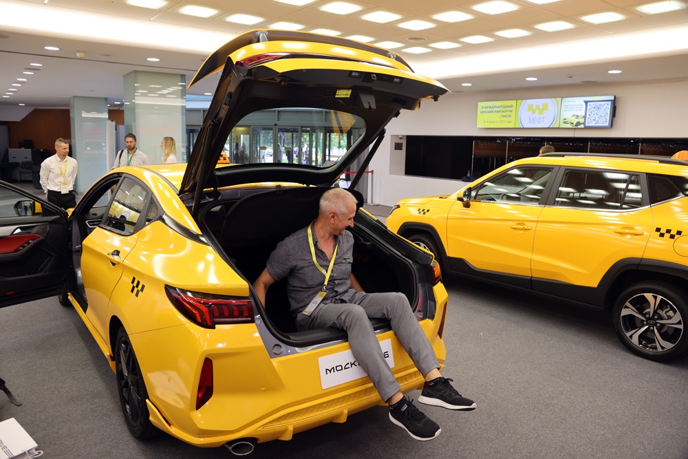 Таксистам придется покупать еще один вид страховки - как общественному транспорту.