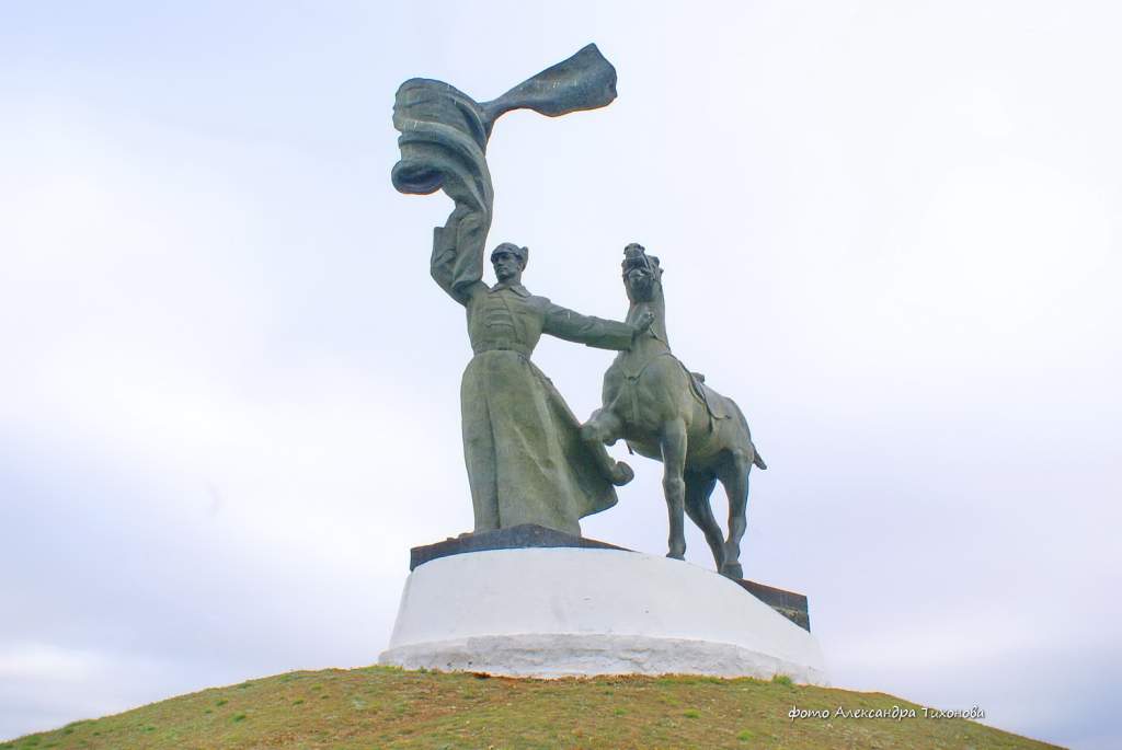 Памятник первой конной армии Ростовская область