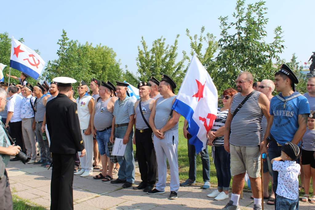 День дона. В городе Тараща празднуют день военно морского флота. Купянск Харьковская область день ВМФ турнир по футболу. Общественная организация Волгодонск AKFY. Клуб моряков в городе Донецке Ростовской области фото.