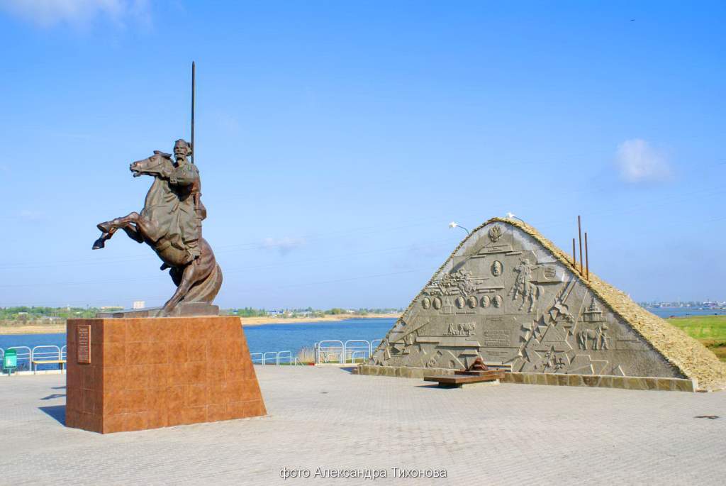 Памятник Бакланов Волгодонск