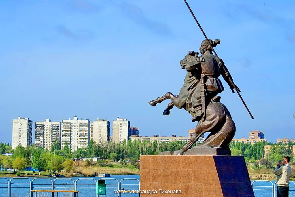 Памятник Бакланову Волгодонск