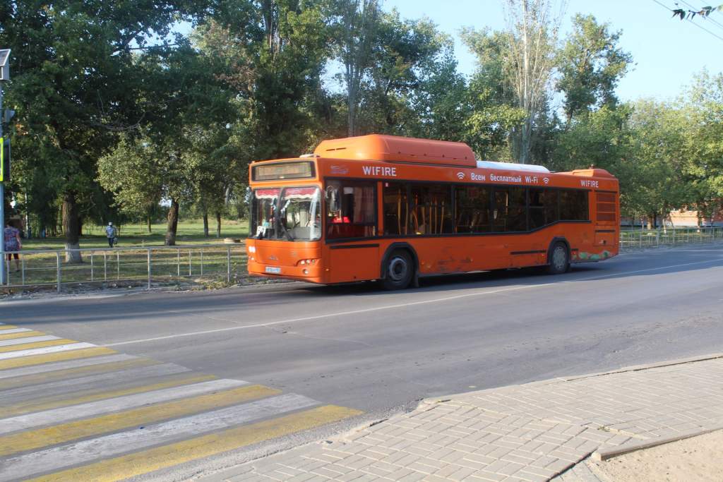 Движение транспорта волгодонск. Автобусы Волгодонск. Волгодонск автобусы МУП ГПТ. Общественный транспорт Волгодонск. МАЗ автобус оранжевый.