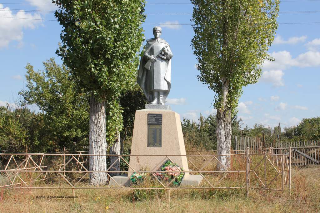 Погода каменск шахтинский ростовская. Каменск Шахтинский Братская могила. Скородумовка Каменский район. Хутор Скородумовка Каменского района Ростовской области. Хутор Старая станица Ростовская обл памятник.