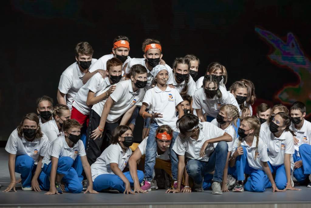 Дети из Волгодонска участвовали в «Орлёнке» в постановке спектакля «Школы Росатома»