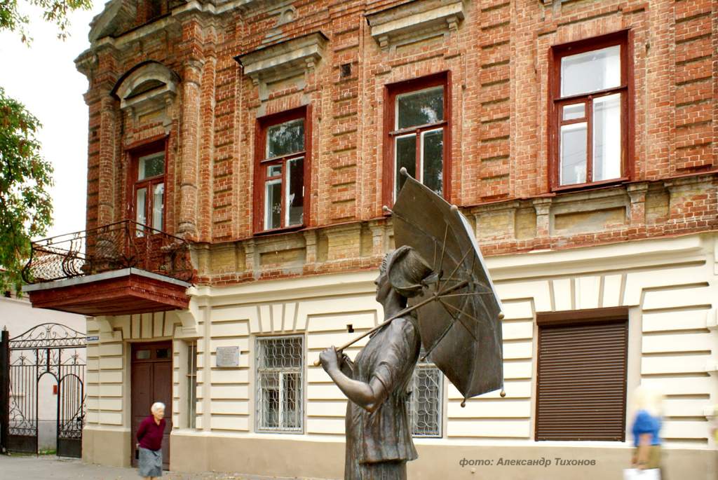 памятник раневской в санкт петербурге