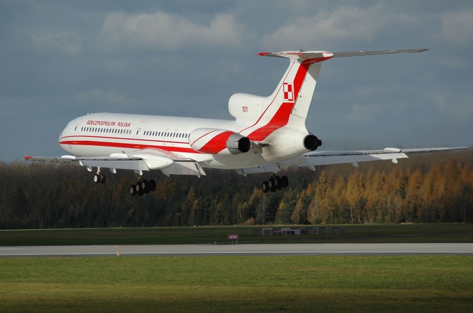 Пол самолета. Ту-154м Смоленск президента. Ту-154м 101 Польша президент. Ту-154 Польша президентский борт.