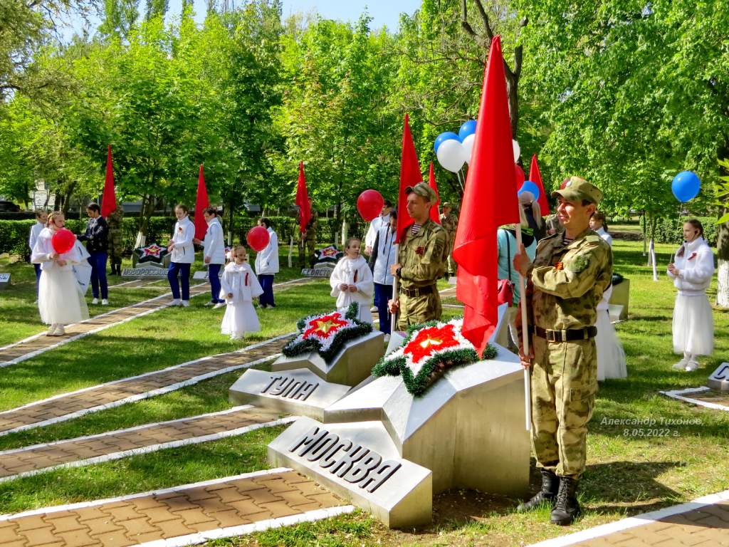 Волгодонск победа. День Победы композиция. День Победы фото. Шарики на возложение цветов к 9 мая. Памятник 9 мая.