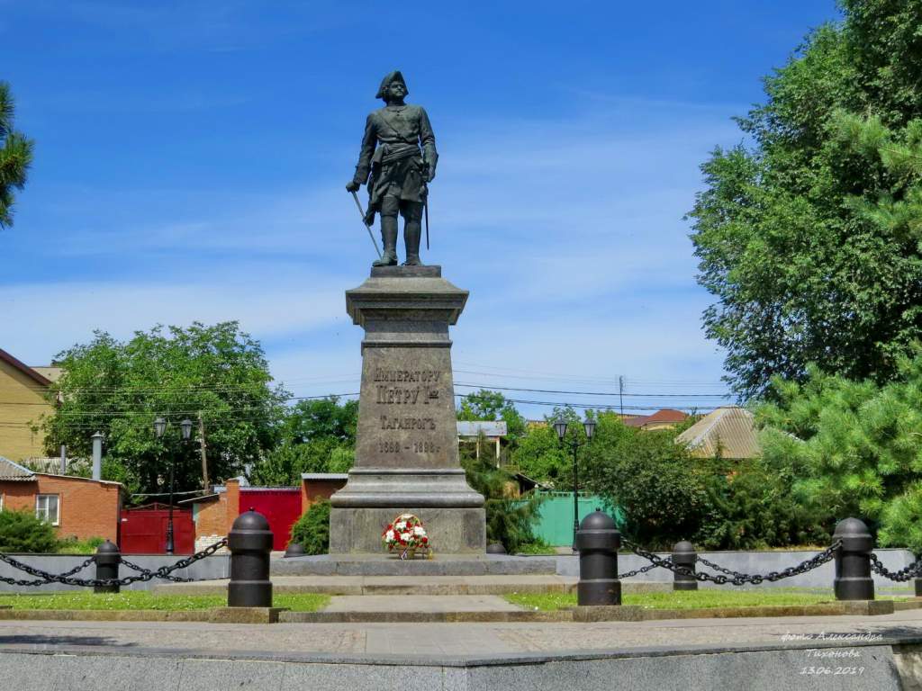 Памятники таганрога. Петр 1 Таганрог. Памятник Петру 1 в Таганроге. Петр первый Таганрог памятник. Город Таганрог памятник Петру.