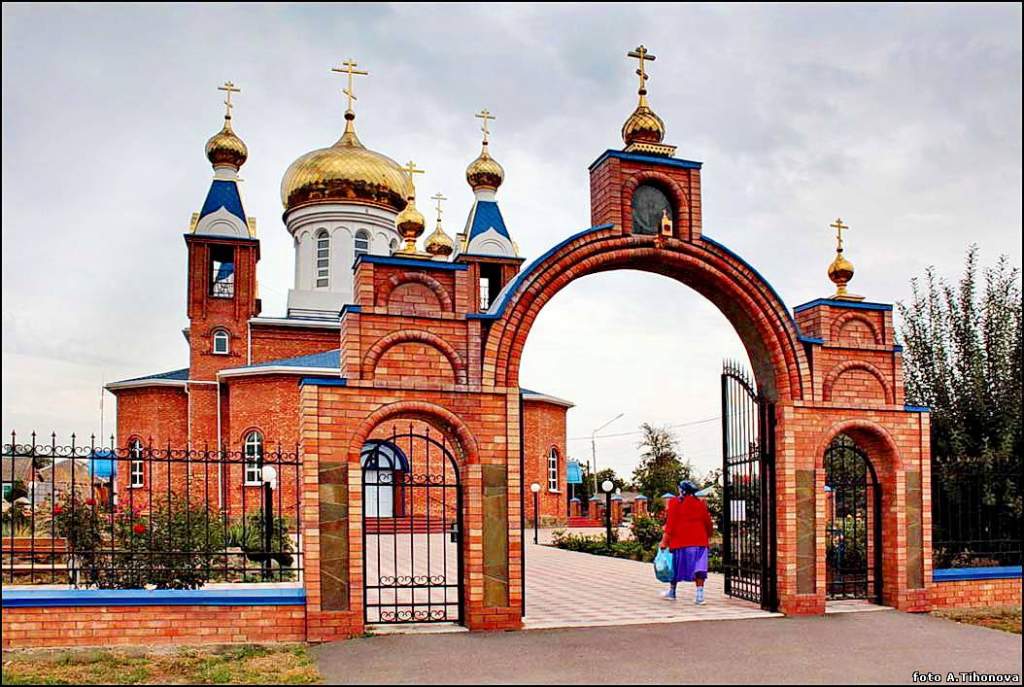 Село песчанокопское ростовская. Храм в селе Песчанокопское. Село Песчанокопское Ростовская область. Ростовская область Песчанокопский район село Песчанокопское. Храм православный Пресвятой Богородицы село Песчанокопское.