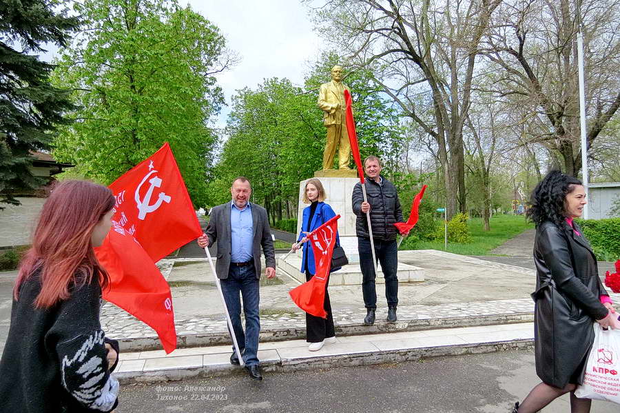 22 апреля праздник ленин. Советские памятники. 153 Года со дня рождения Ленина. Волгодонск возложение цветов. Коммунисты отметили 22 апреля день рождения Ленина.