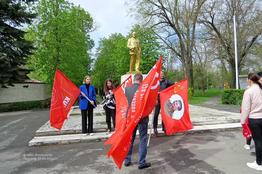 22 апреля есть праздник. Советские памятники. Памятник Ленину. День рождения Ленина праздник. 22 Апреля день рождения Ленина.