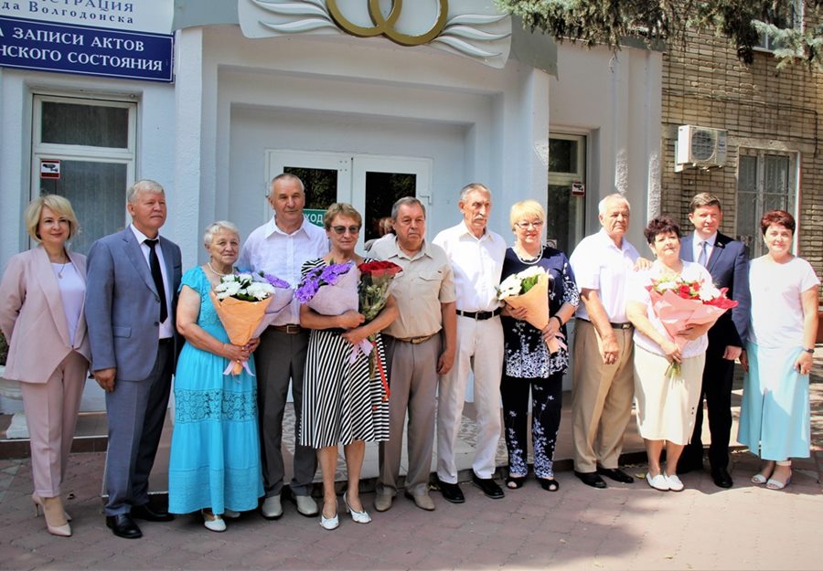 Работа загса волгодонск. ЗАГС Волгодонск. Крепка семья крепка держава. Рождение Волгодонск. Скрепка семья крепка держава году семьи.