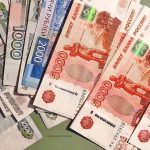 Россияне принесли в банки рекордный за четыре года объем наличных