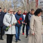Сотрудники Ростовской АЭС возложили цветы к памятнику жертвам теракта в память погибших в Подмосковье