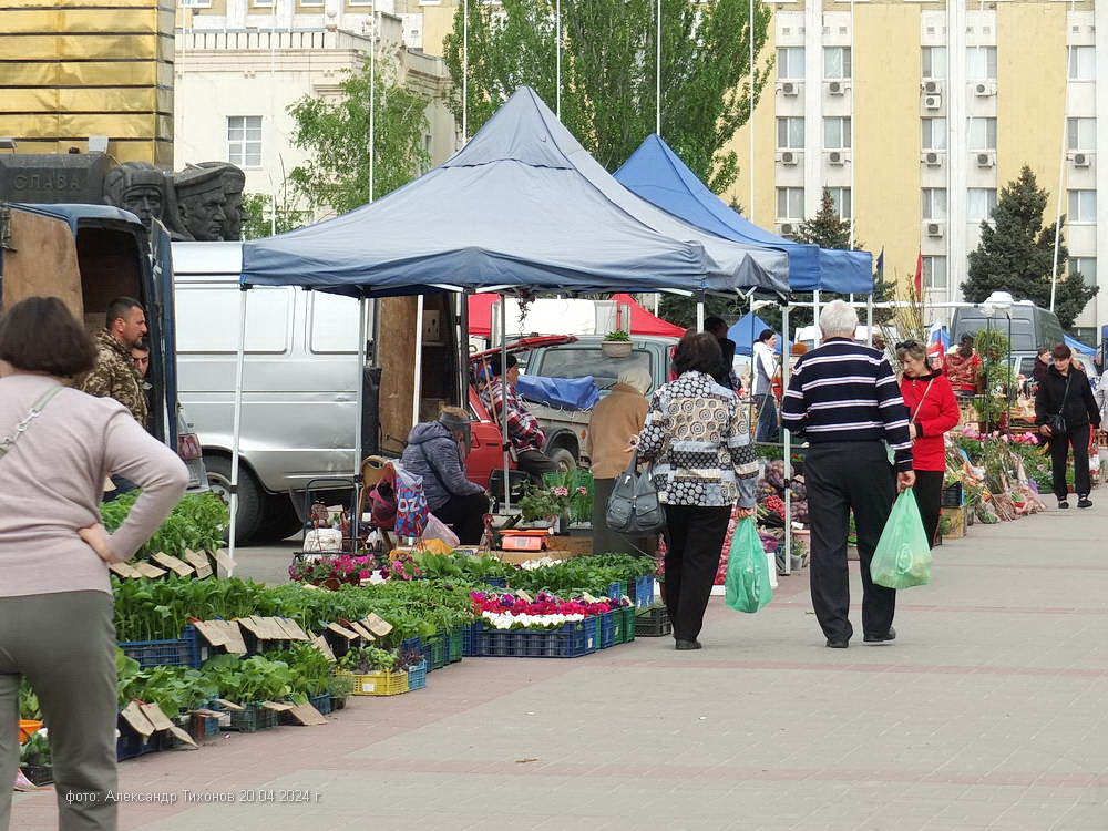 В Волгодонске, на площади Победы — ярмарка выходного дня