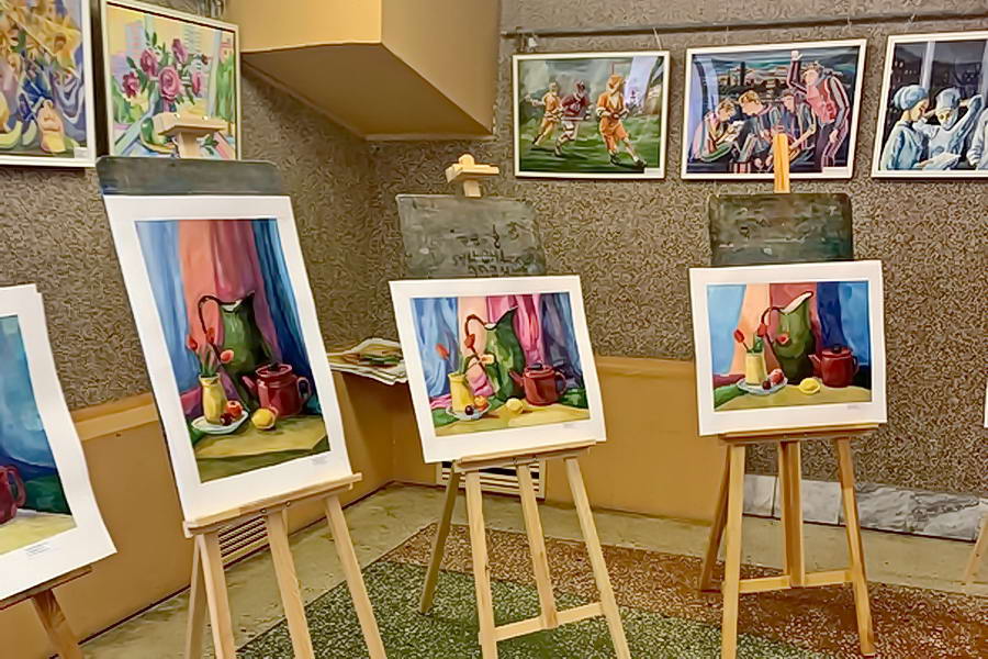 В детской художественной школе Волгодонска экзаменационный просмотр живописи выпускников