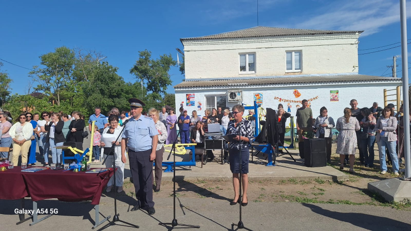 Сотрудники Госавтоинспекции  Волгодонска приняли участие в проведении линеек посвященных «Последнему звонку»