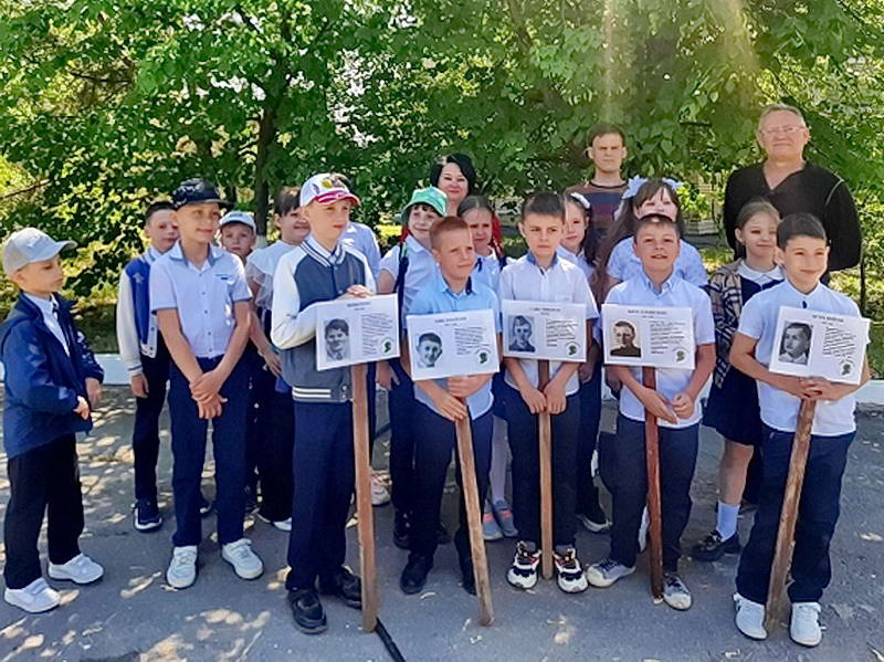 Педагоги и учащиеся Станции юных техников Волгодонска присоединились к международной акции «Сад памяти»