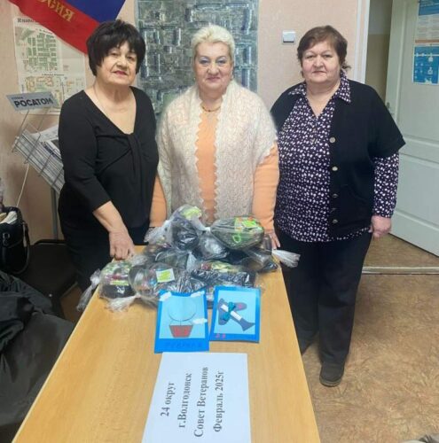 Слева направо: Надежда Зверева, Любовь Кузьмина и Ольга Байтурганова